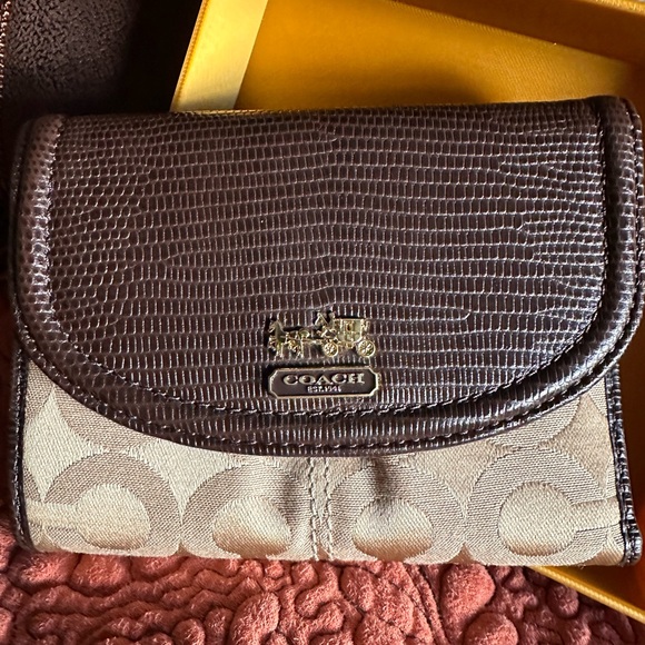 NWOT Coach Madison Lurex Op Art Kahki Brown Wallet - Picture 1 of 12